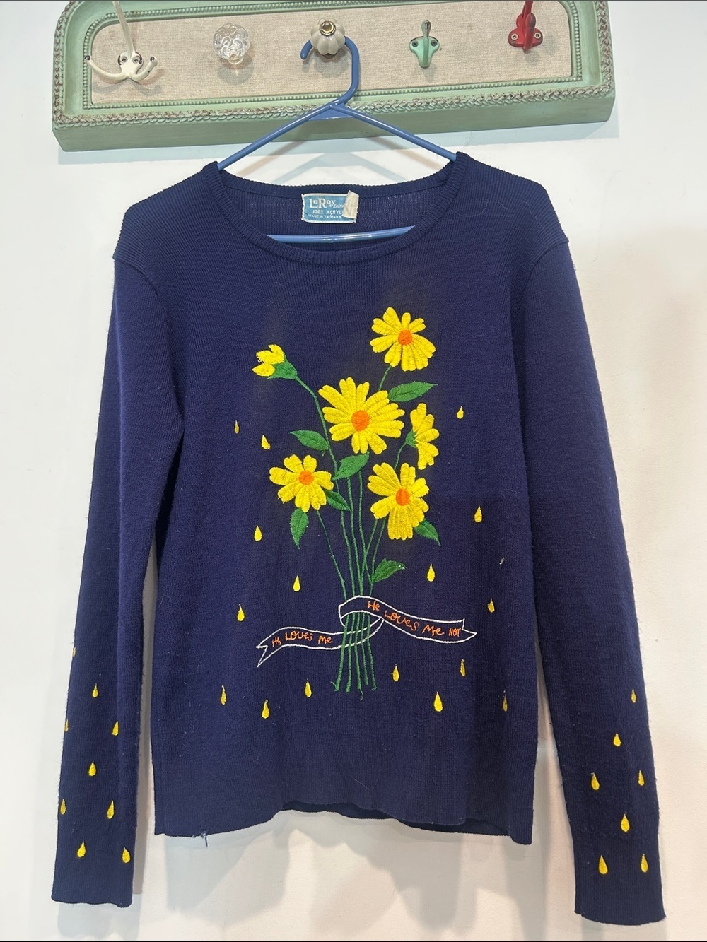 Vintage 70s embroidered he love me, he loves me not crewneck sweater small